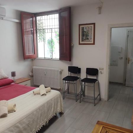 בארי Super Central Studio, No Noise, Near Seaside, Shops מראה חיצוני תמונה